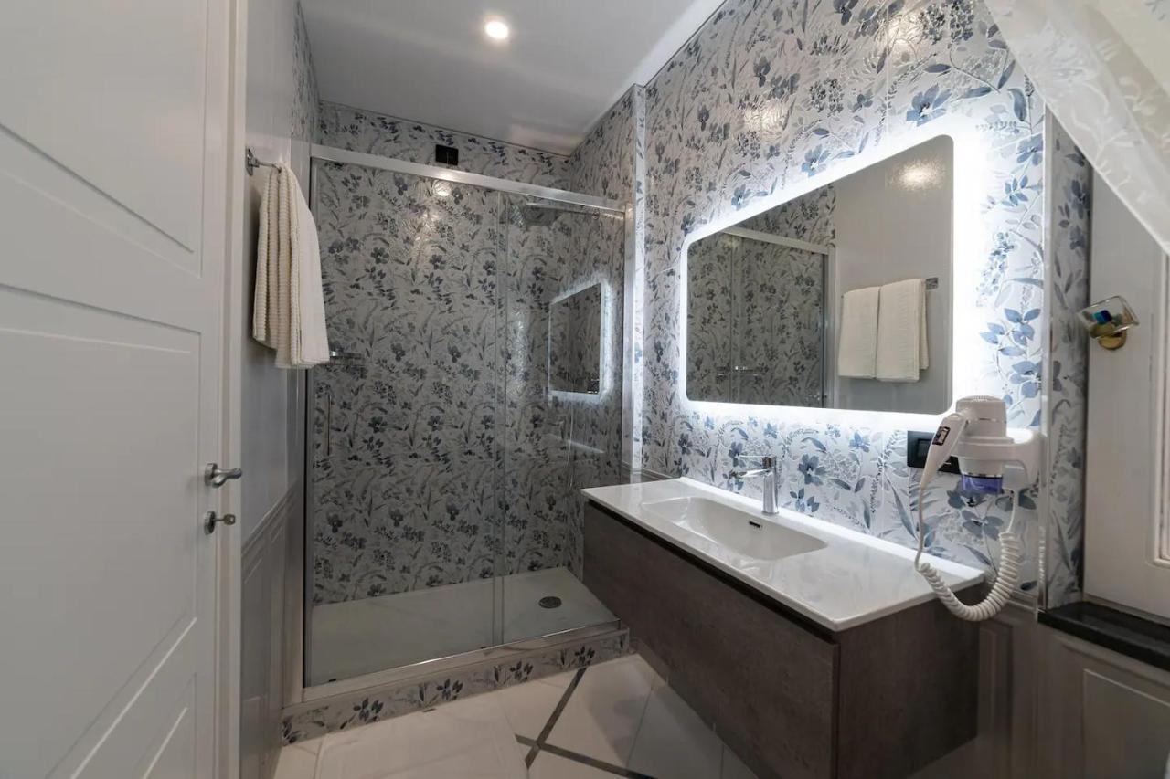 Apartments Hotel Real Suite Napoli Chiaia Mergellina Eksteriør bilde
